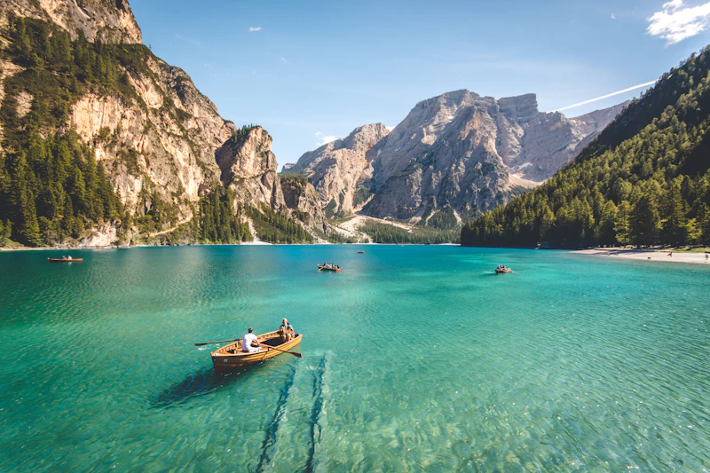 Sonnenuntergang über Bergsee
